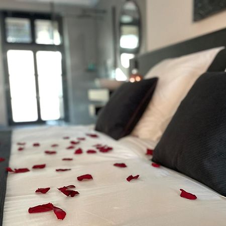 Ennea - Jacuzzi & Luxury Suites (Adults Only) Perpignan Exterior photo